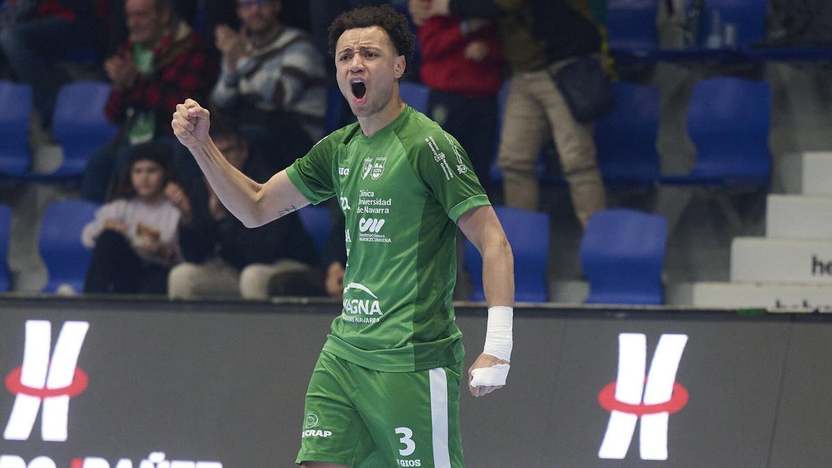 El cierre brasileño Juninho, celebrando un gol ante el Manzanares la pasada temporada.