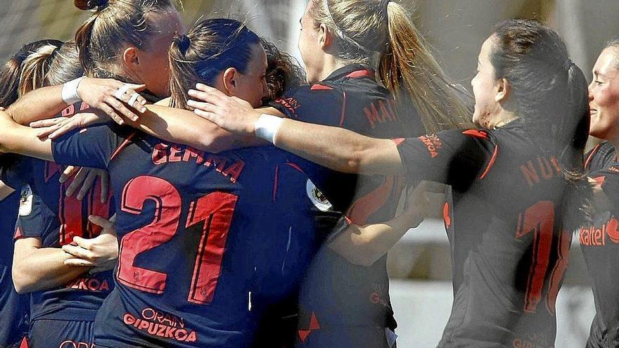 Las jugadoras de la Real celebran un gol en Zubieta. Foto: N.G.