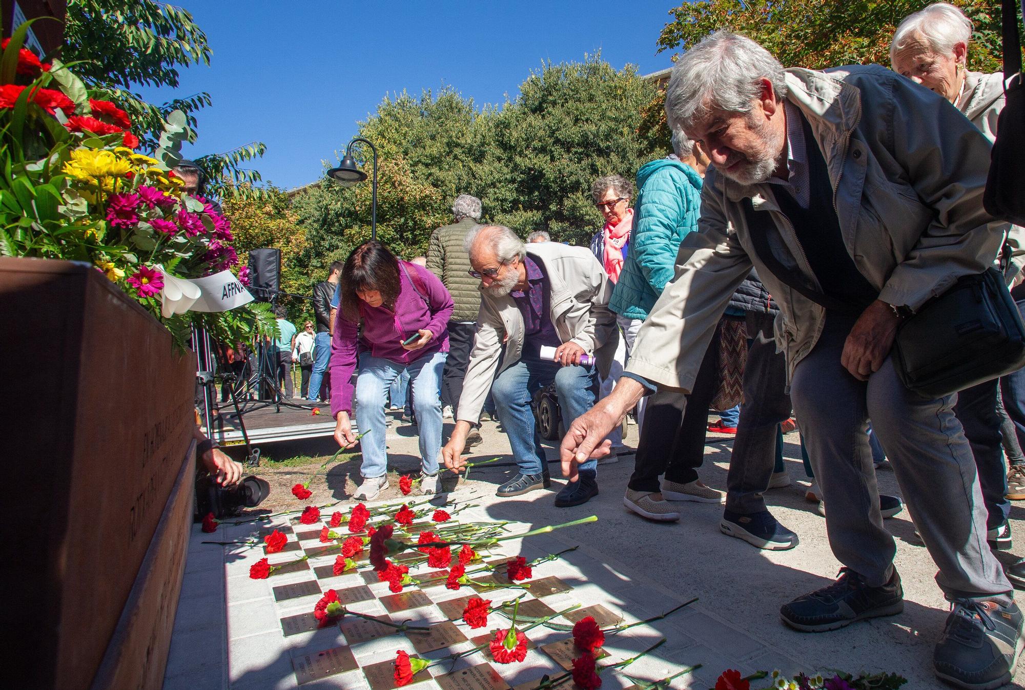 Inauguración del monumento en homenaje a las víctimas de la represión franquista en la Rochapea