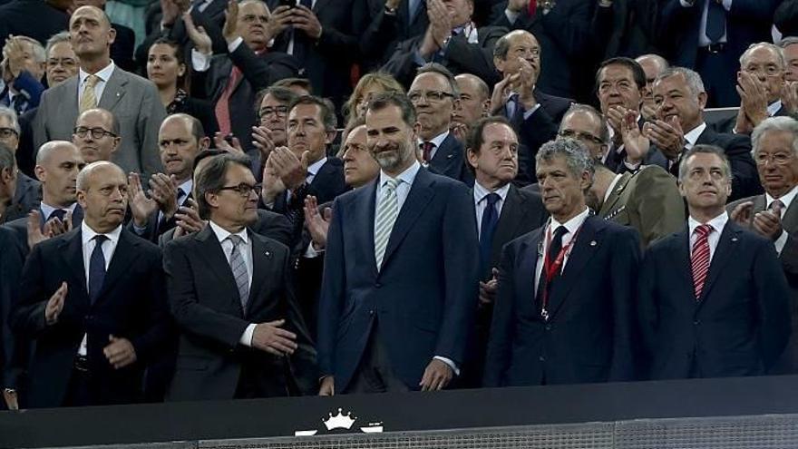 La Fiscalía ve delitos de injurias al rey y a los símbolos de España en la sonora pitada al himno en la final Barca-Athletic