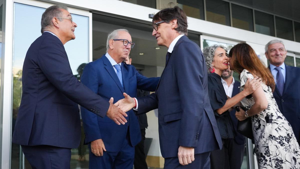 Ambiente cordial en la visita de Salvador Illa a Vitoria-Gasteiz