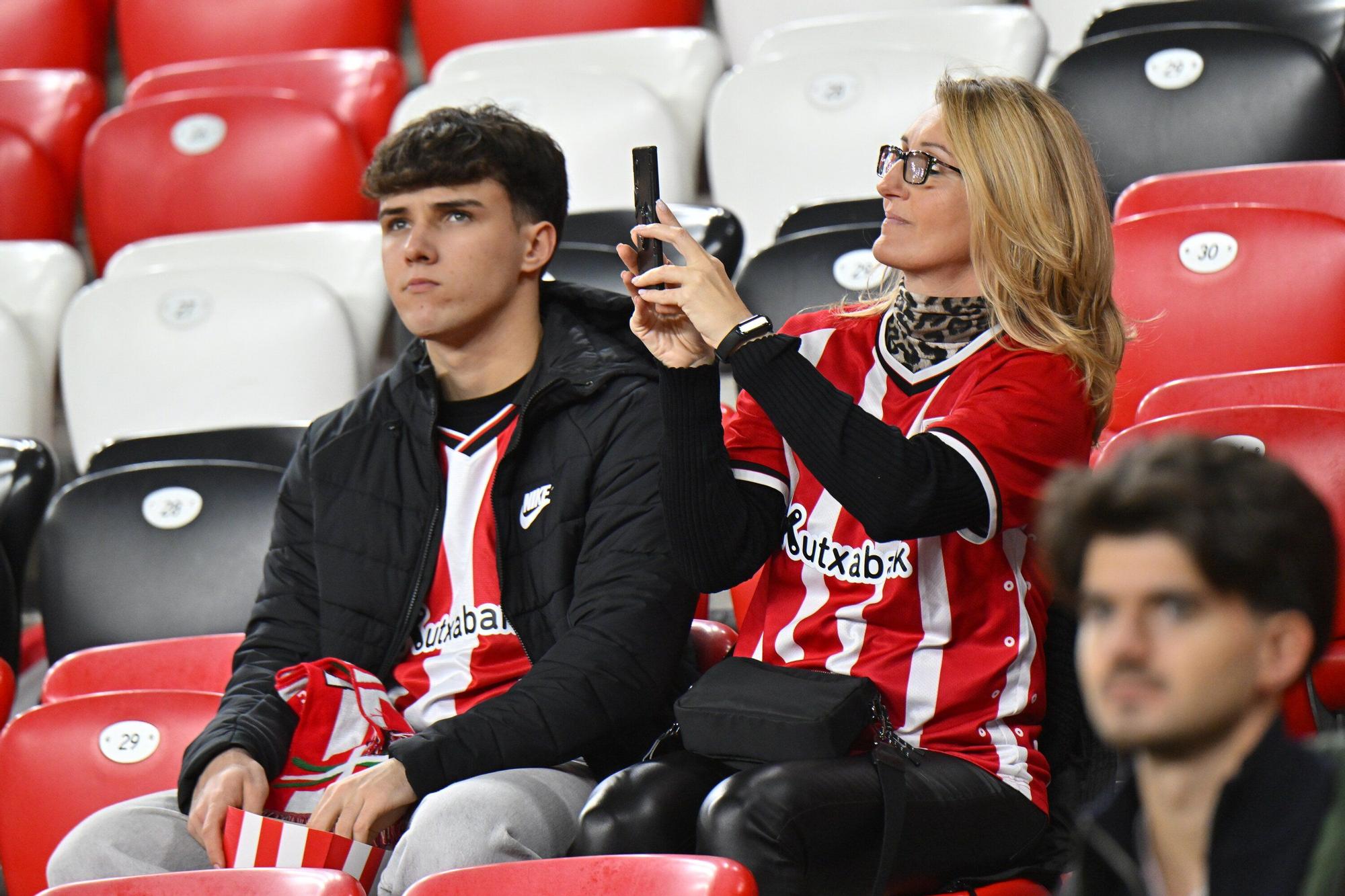 ¿Has estado en San Mamés viendo el Athletic-Atlético? Búscate en nuestra galería