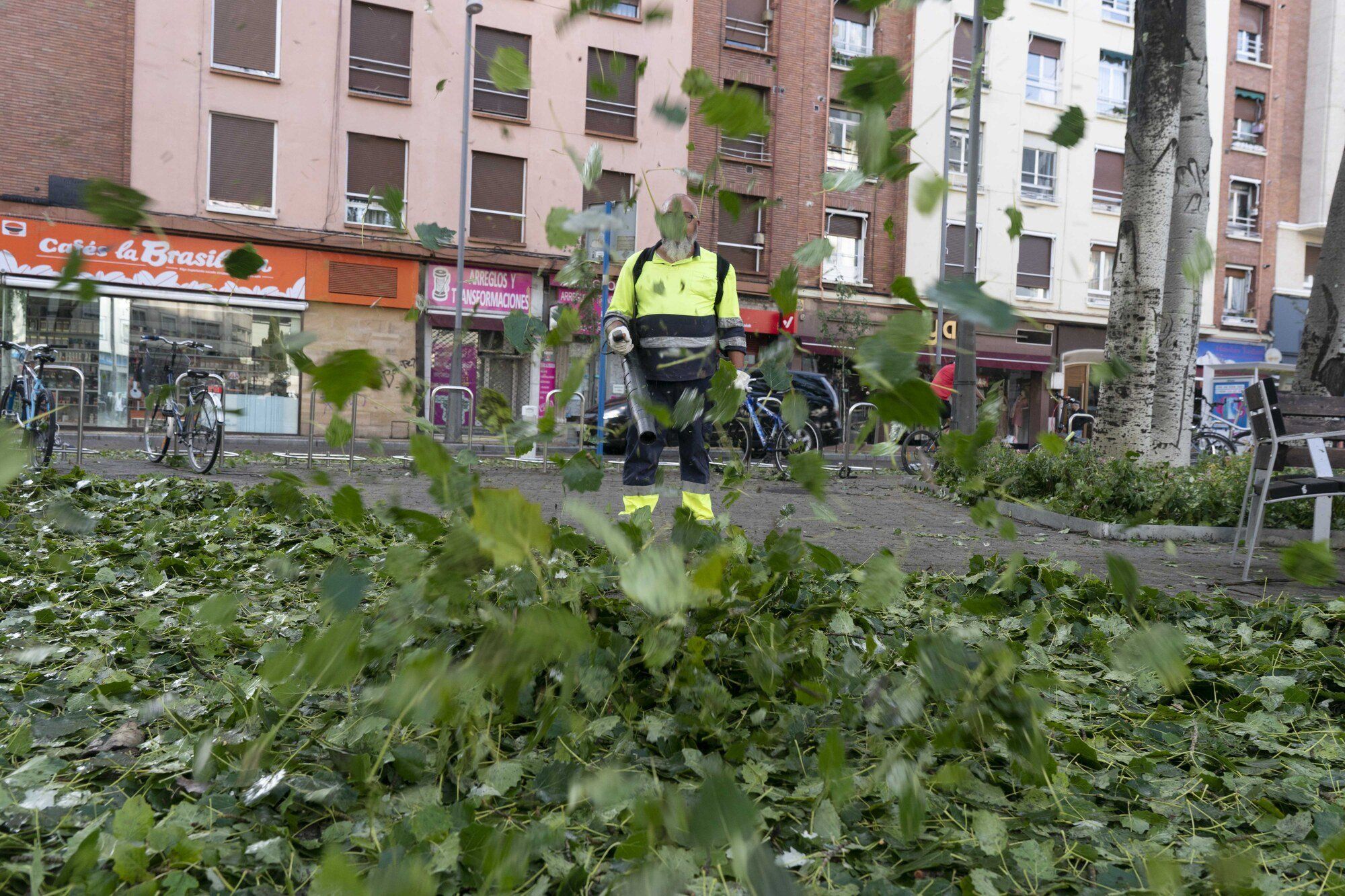 En imágenes: Así ha amanecido la capital alavesa tras la espectacular granizada