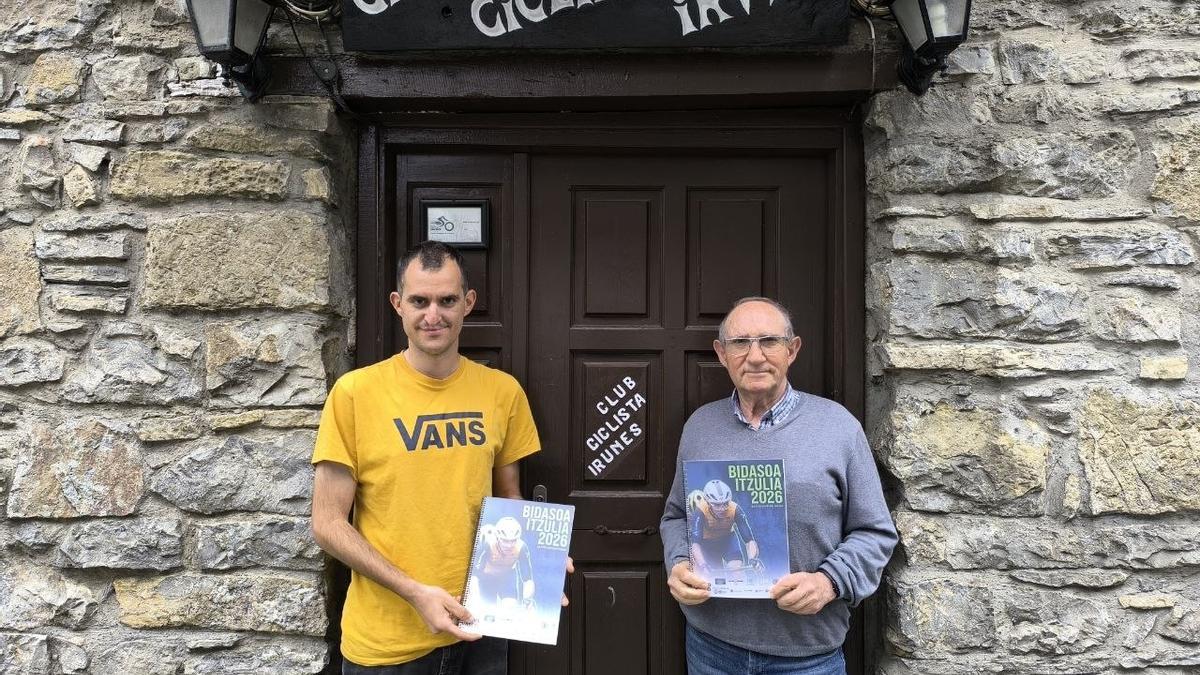 Jorge García, organizador de la Bidasoako Itzulia, y Juanjo Garagarza, Presidente de Honor del Club Ciclista Irunés / Unai Macias