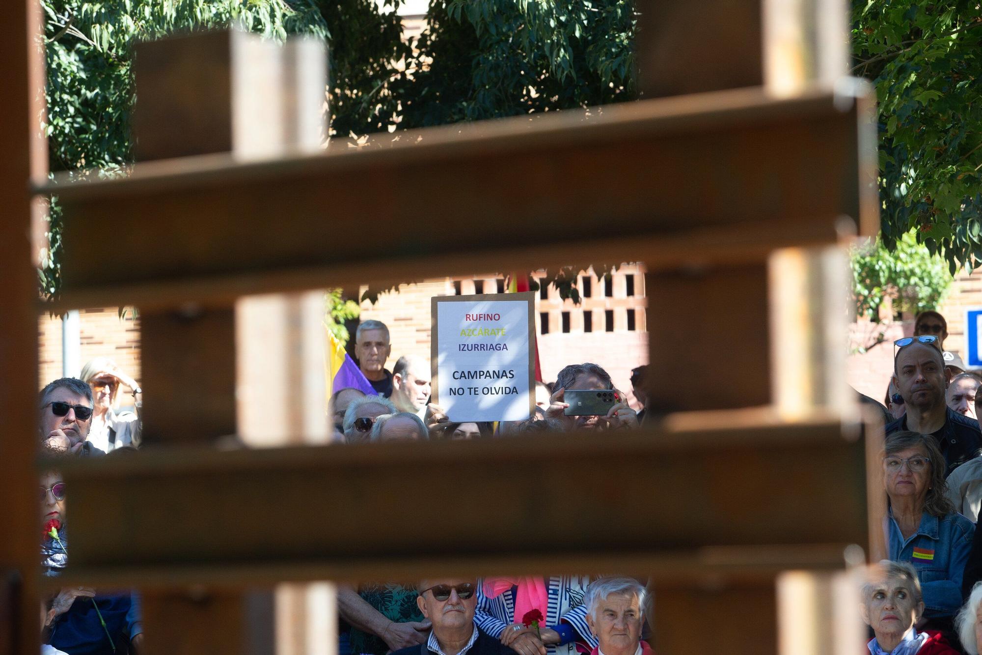 Inauguración del monumento en homenaje a las víctimas de la represión franquista en la Rochapea