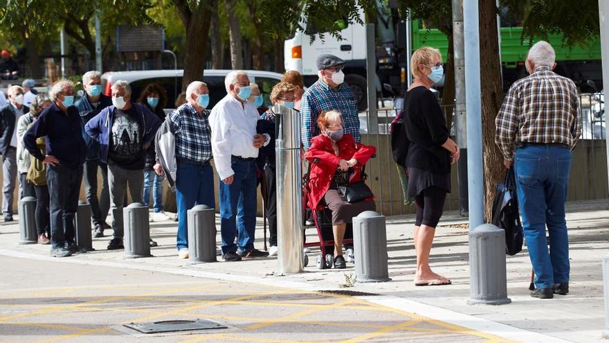 El Gobierno bajará el precio de las mascarillas para hacerlo &quot;accesible&quot; a todos