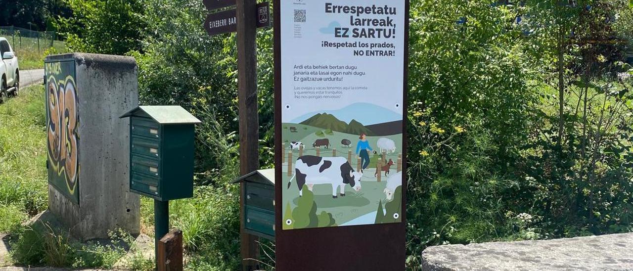 Txakurren jabeei zuzenduriko argibide-taulak jarri ditu Olaberriko Udalak