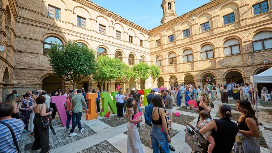 El calor no frena a Tudela: Vinofest Navarra triunfa en una jornada de vino, música y tardeo