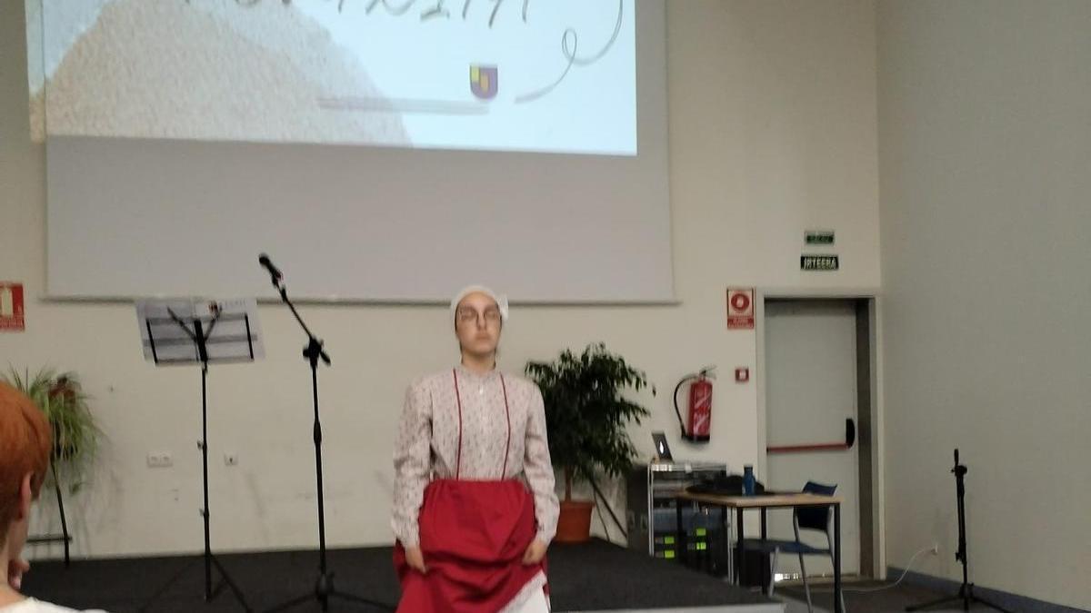 Aurresku en el homenaje a Kontxita Martinez de Lezea