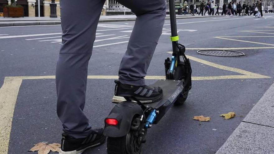 ¿Cómo y dónde debo cargar mi patinete eléctrico para evitar incidentes?