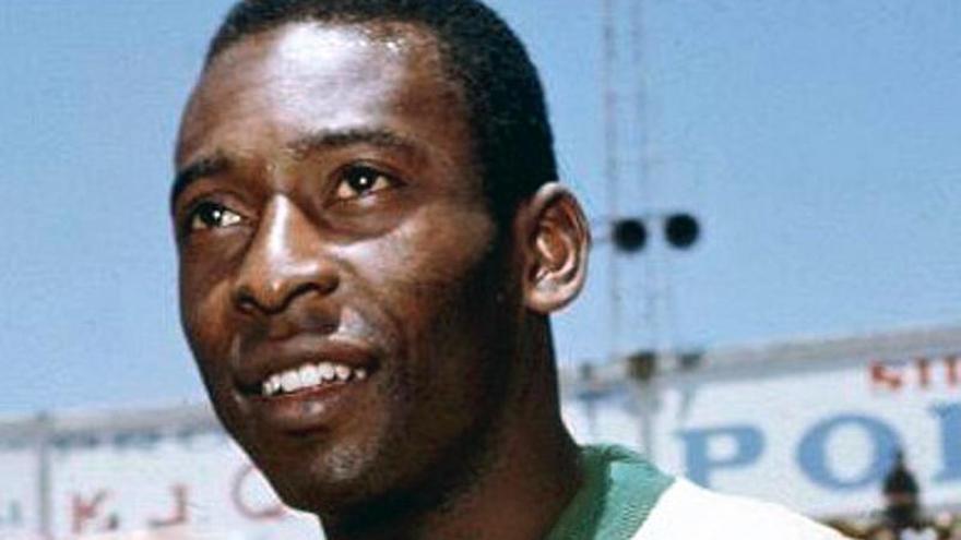 Pelé con Brasil en la Copa Mundial de Fútbol de 1970.