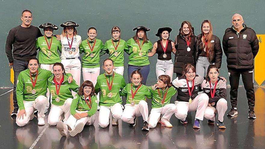 Uxue Murillo y Andrea Lusarreta, campeonas navarras de paleta goma femenina F36M