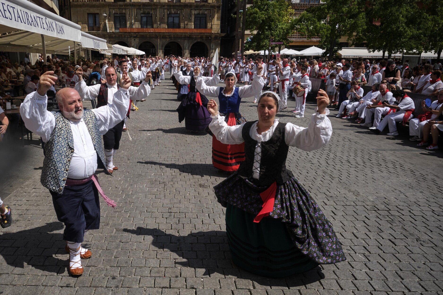 Fotos de la procesión y la pañuelada de este domingo en fiestas de Estella-Lizarra