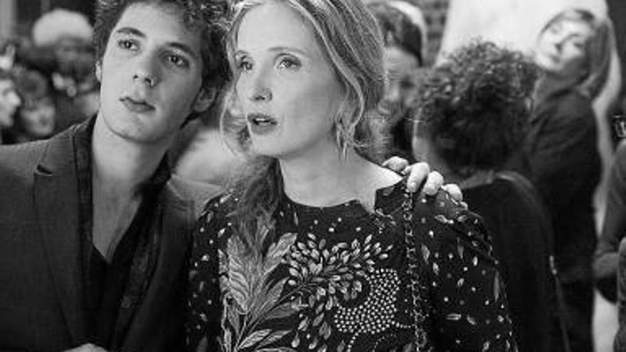 La actriz y directora, junto al actor Vincent Lacoste (Lolo).