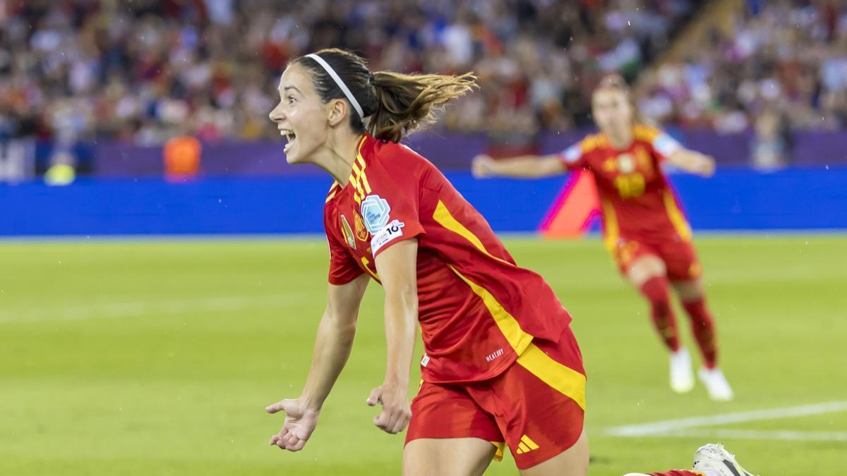 Aitana celebra el gol en la prórroga.