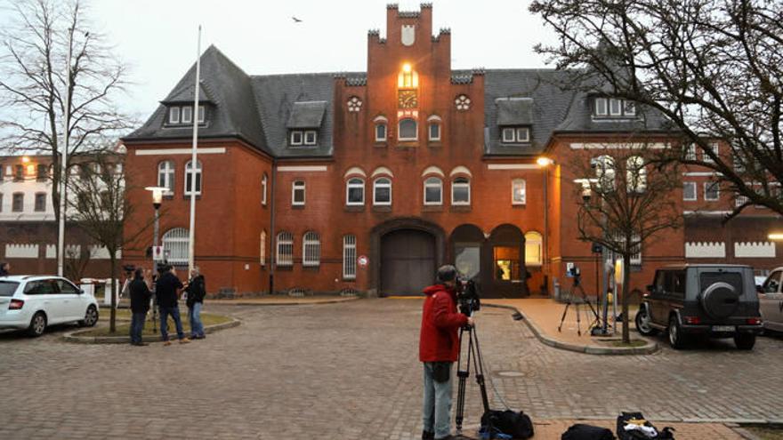 La Fiscalía alemana espera decidir el martes sobre extradición de Puigdemont