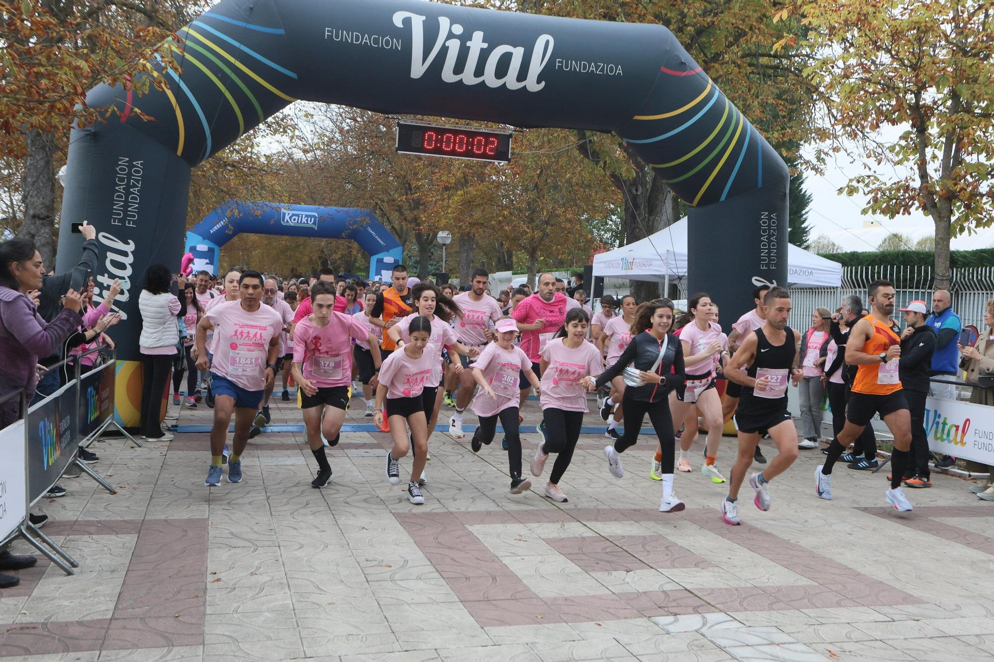 En imágenes: Vitoria se vuelca con la VI Carrera Solidaria contra el Cáncer de Mama