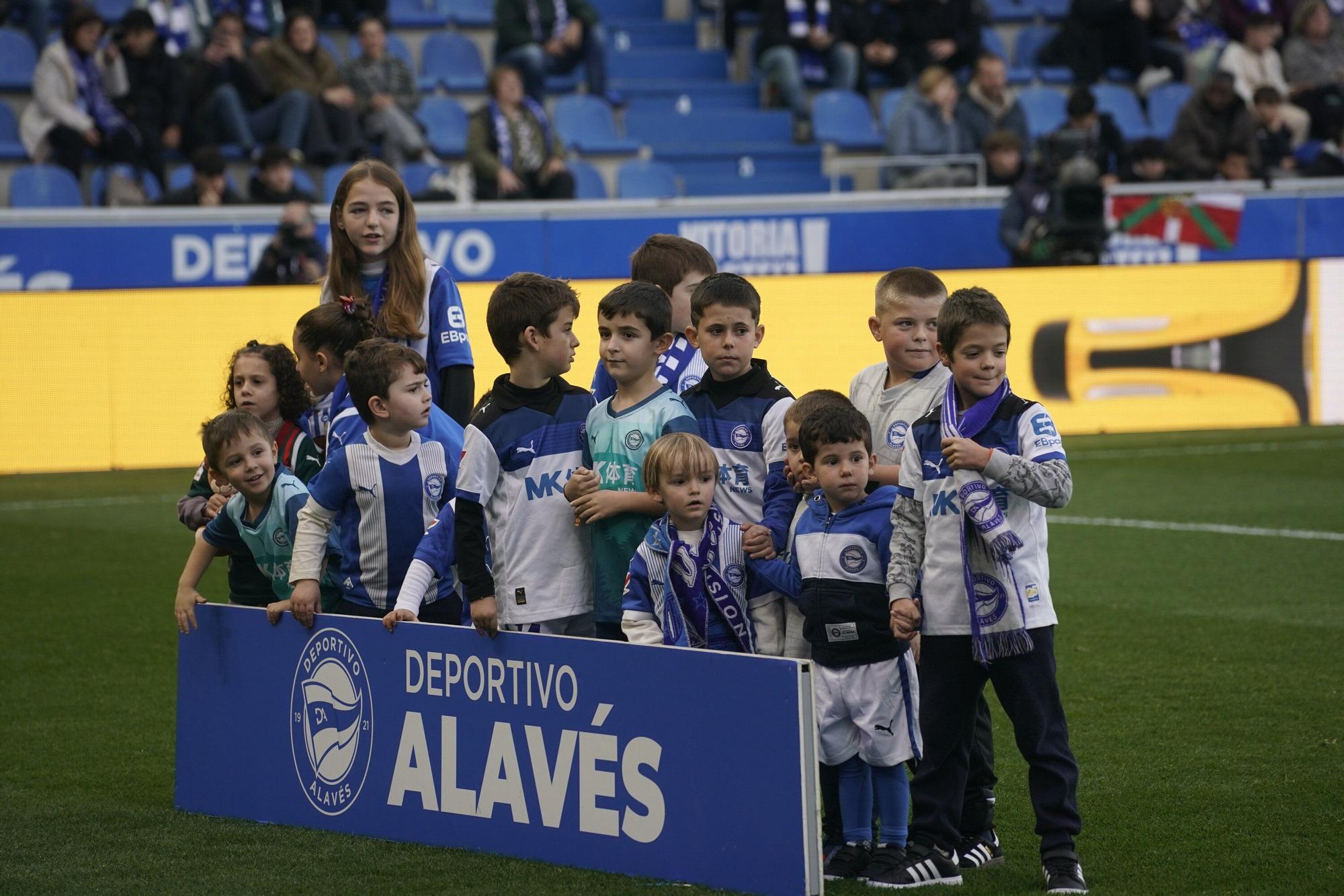 ¡Búscate en las gradas de Mendizorroza en el Alavés - Real Sociedad!