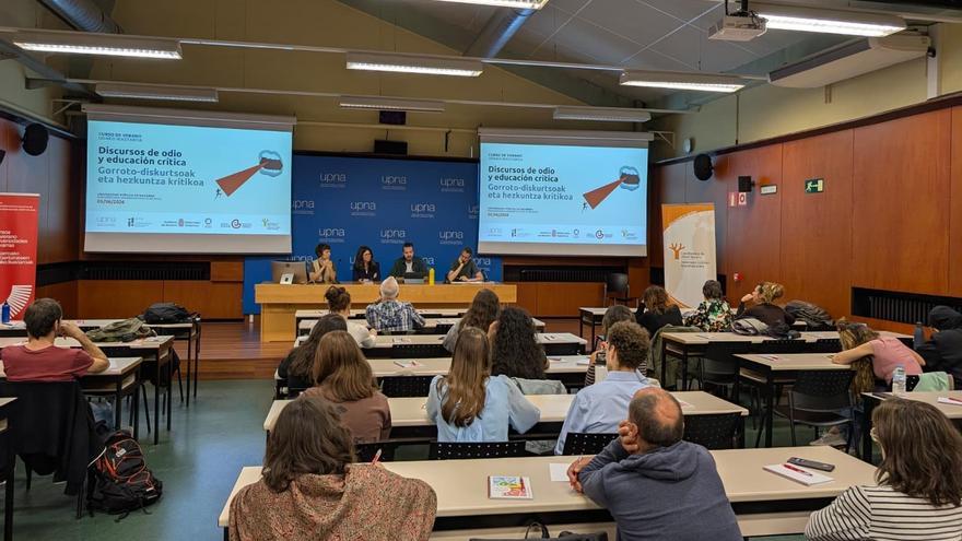 Juventud, redes y polarización: Navarra debate cómo frenar l