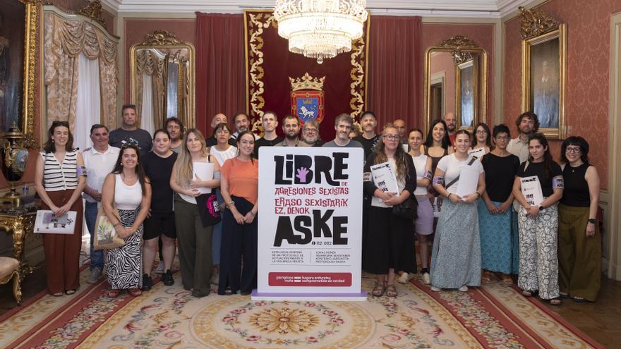 Pamplona amplía su red de espacios libres de violencia sexista: 23 locales ya cuentan con acreditación