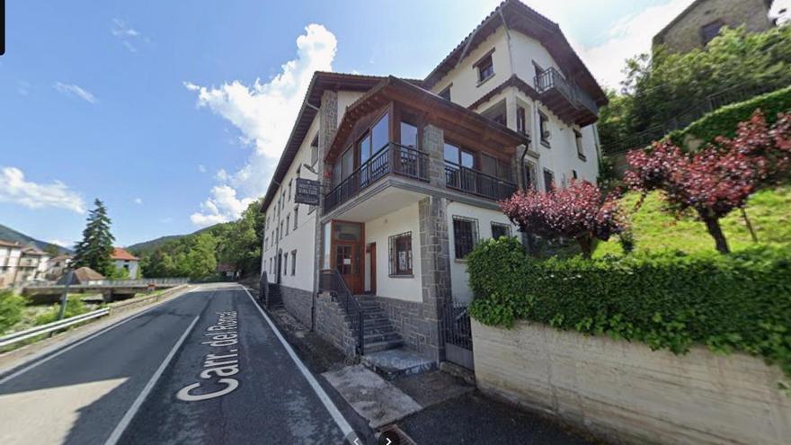 El Ayuntamiento de Roncal promueve una campaña para abrir un restaurante en la planta baja del Hostal Zaltua