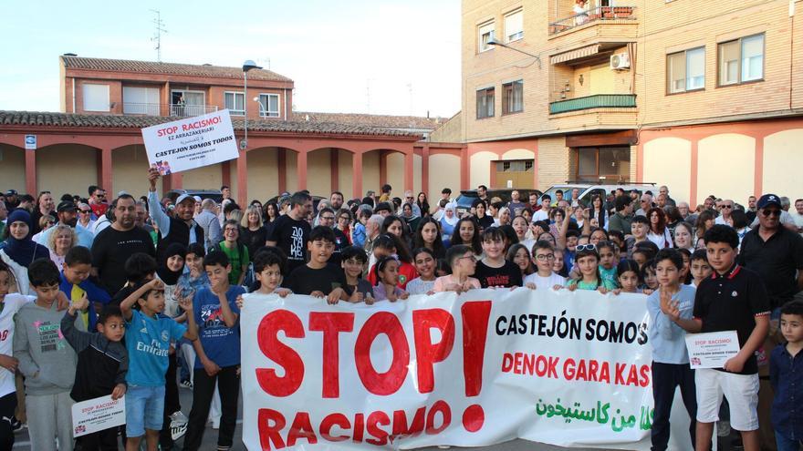 Concentración en Castejón contra el racismo en la localidad