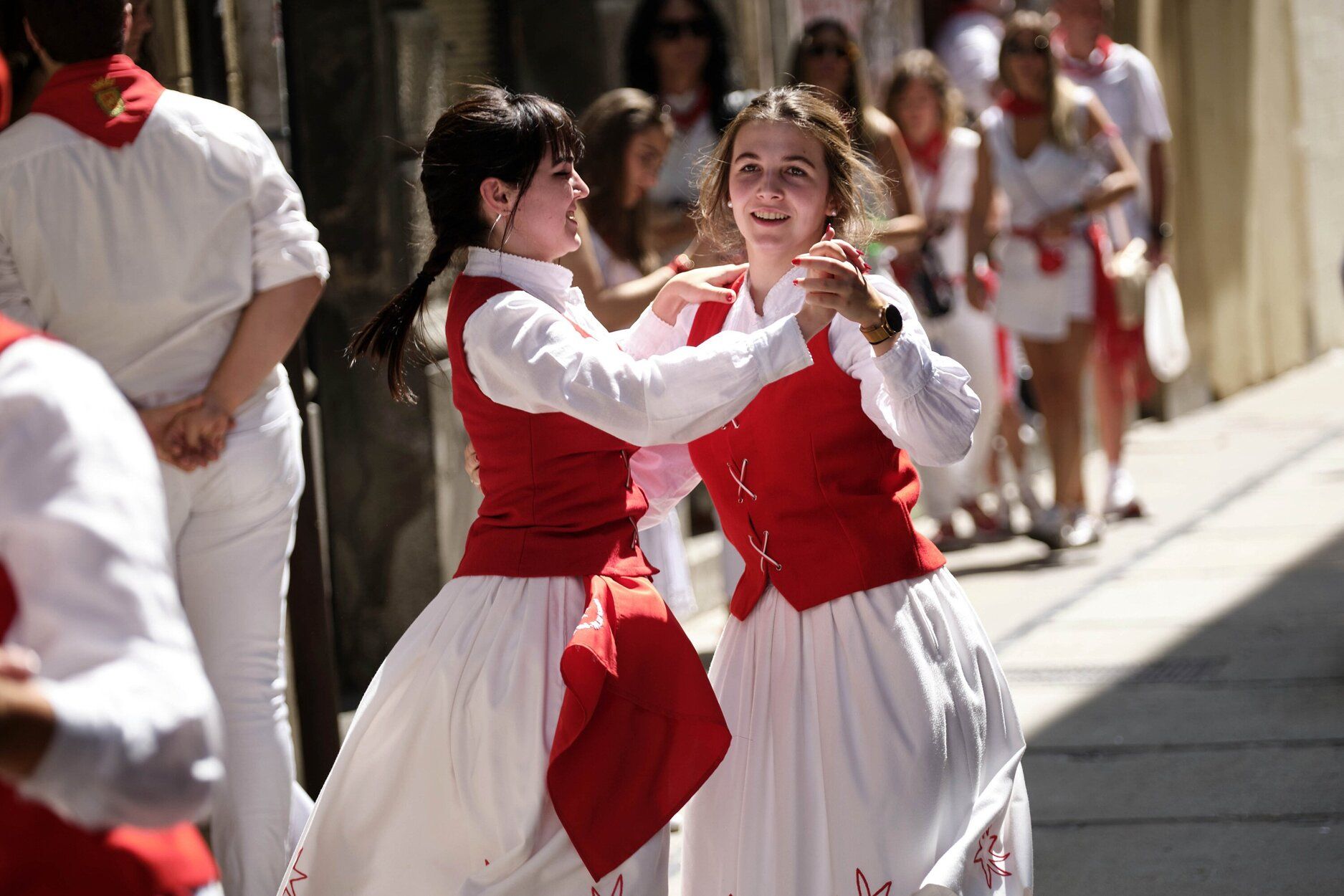 Fotos de la procesión y la pañuelada de este domingo en fiestas de Estella-Lizarra