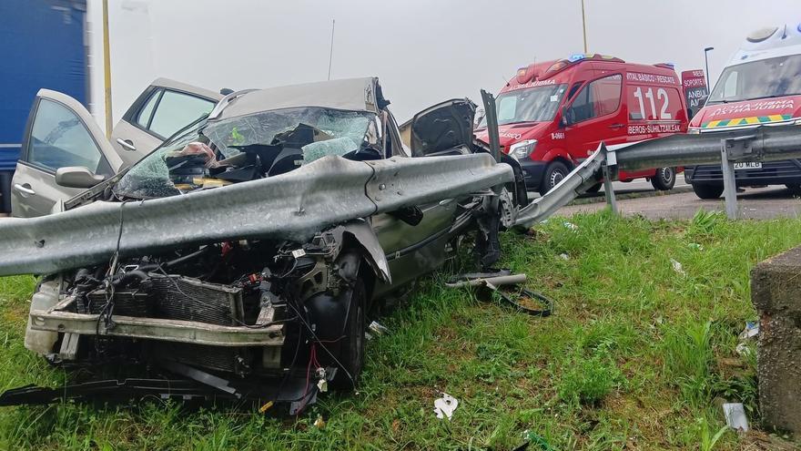 Herido un conductor de 70 años tras salirse de la vía en la A-1 en Alsasua