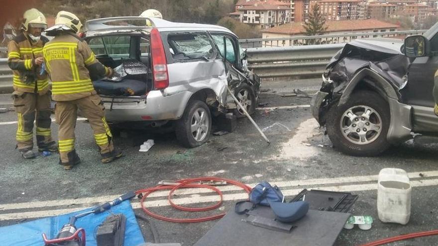 Accidente de tráfico en una carretera vasca.