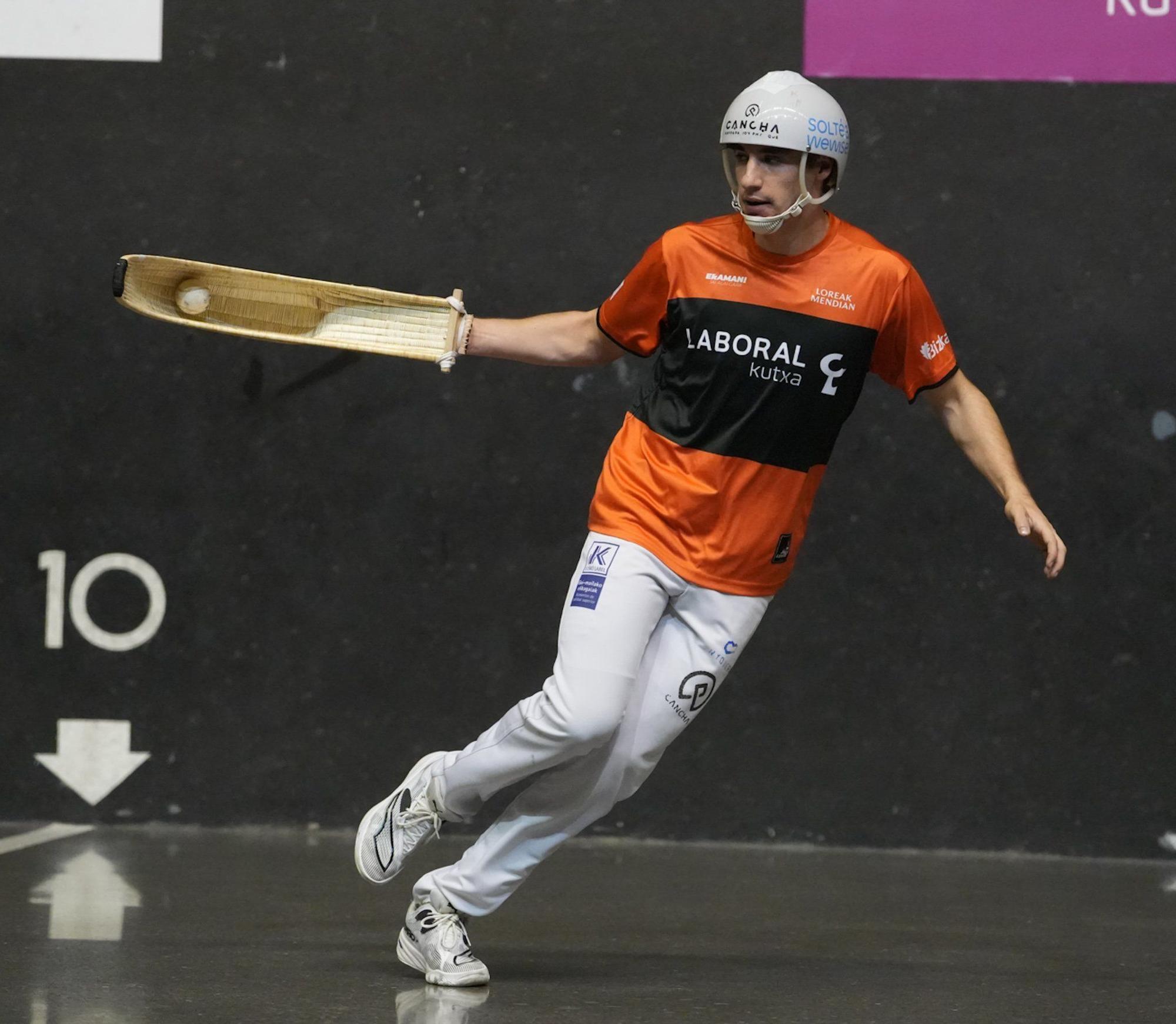 Alex Goitiandia-Lekerika y Urreisti-López suman sus primeros triunfos del Winter Series ante Johan-Gorka y Goixerri-Manci en la jornada inaugural del Winter Series.