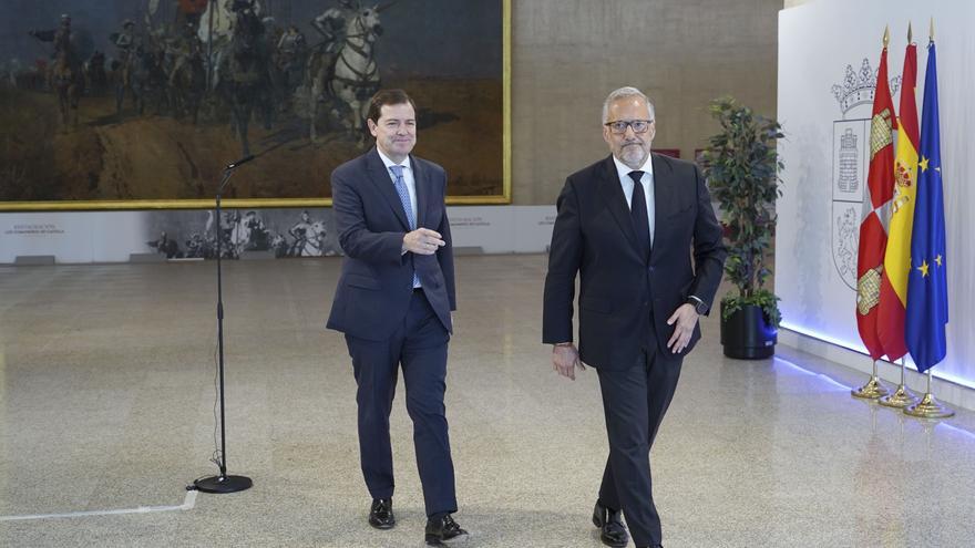 El PP traga con la “prioridad nacional” y gobernará con Vox en Castilla y León