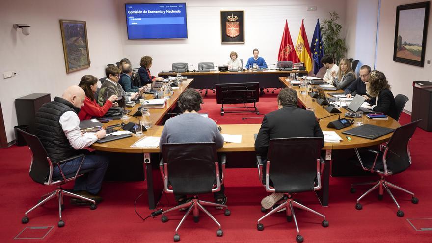 Fotos de la comisión de Economía y Hacienda del Parlamento de Navarra
