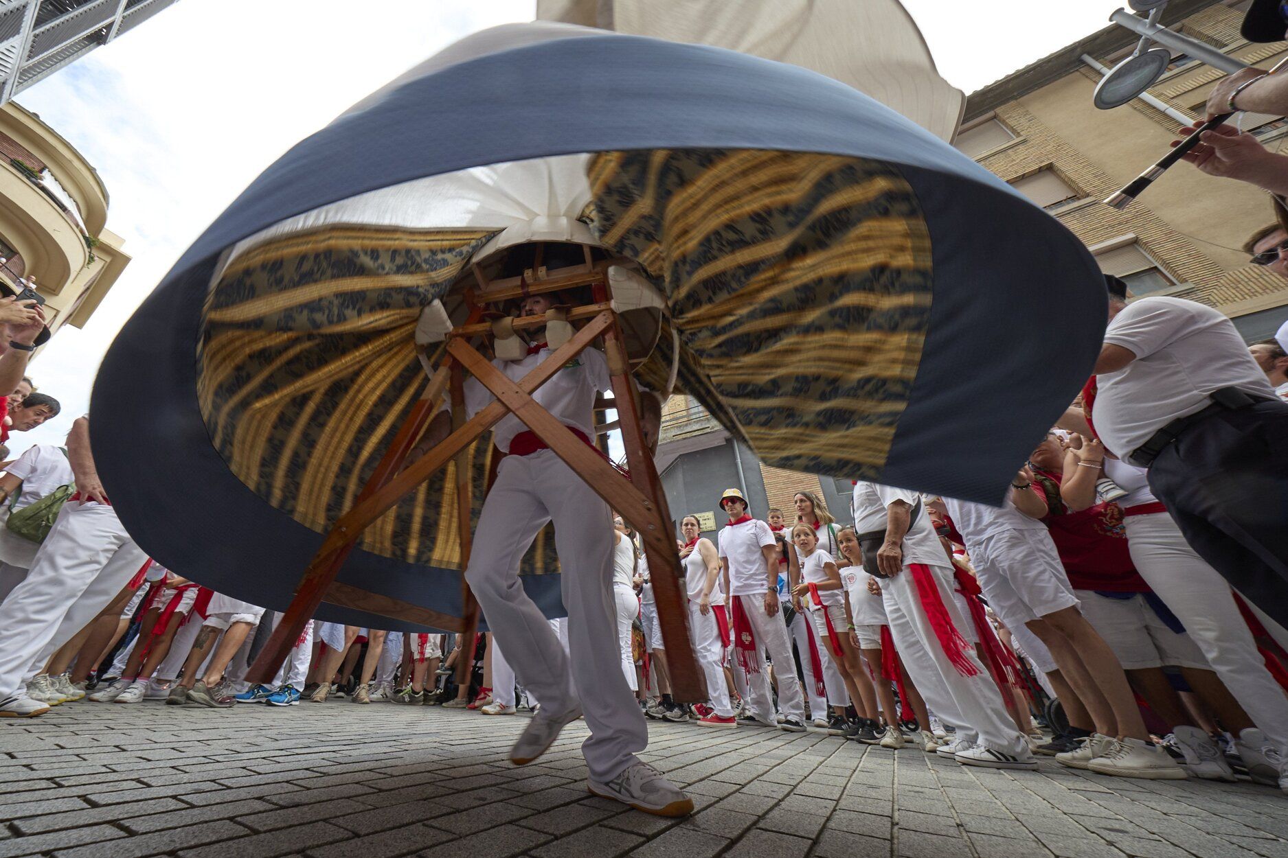 Imágenes de la primera salida de la Comparsa de Gigantes estos Sanfermines