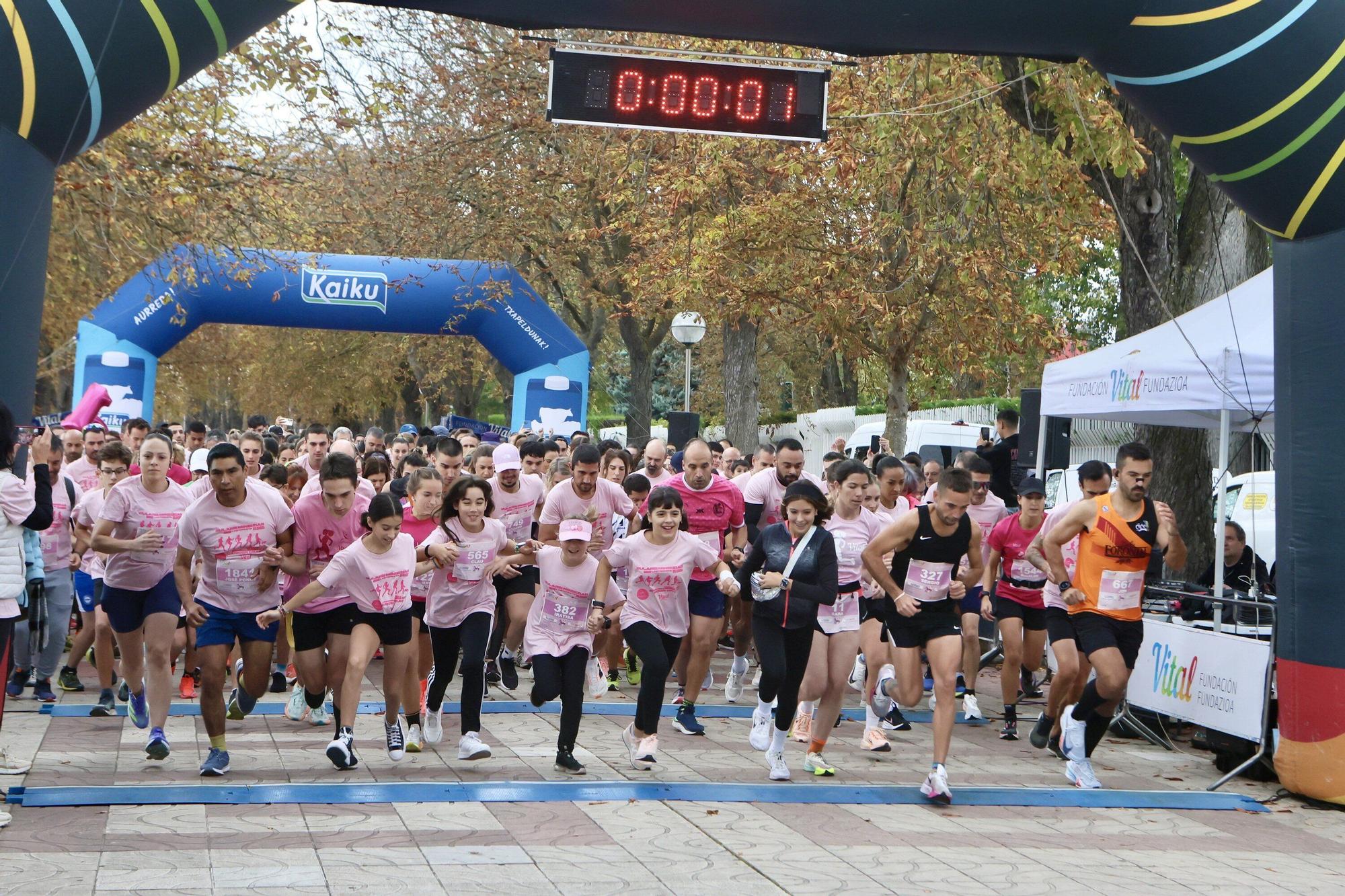 En imágenes: Vitoria se vuelca con la VI Carrera Solidaria contra el Cáncer de Mama