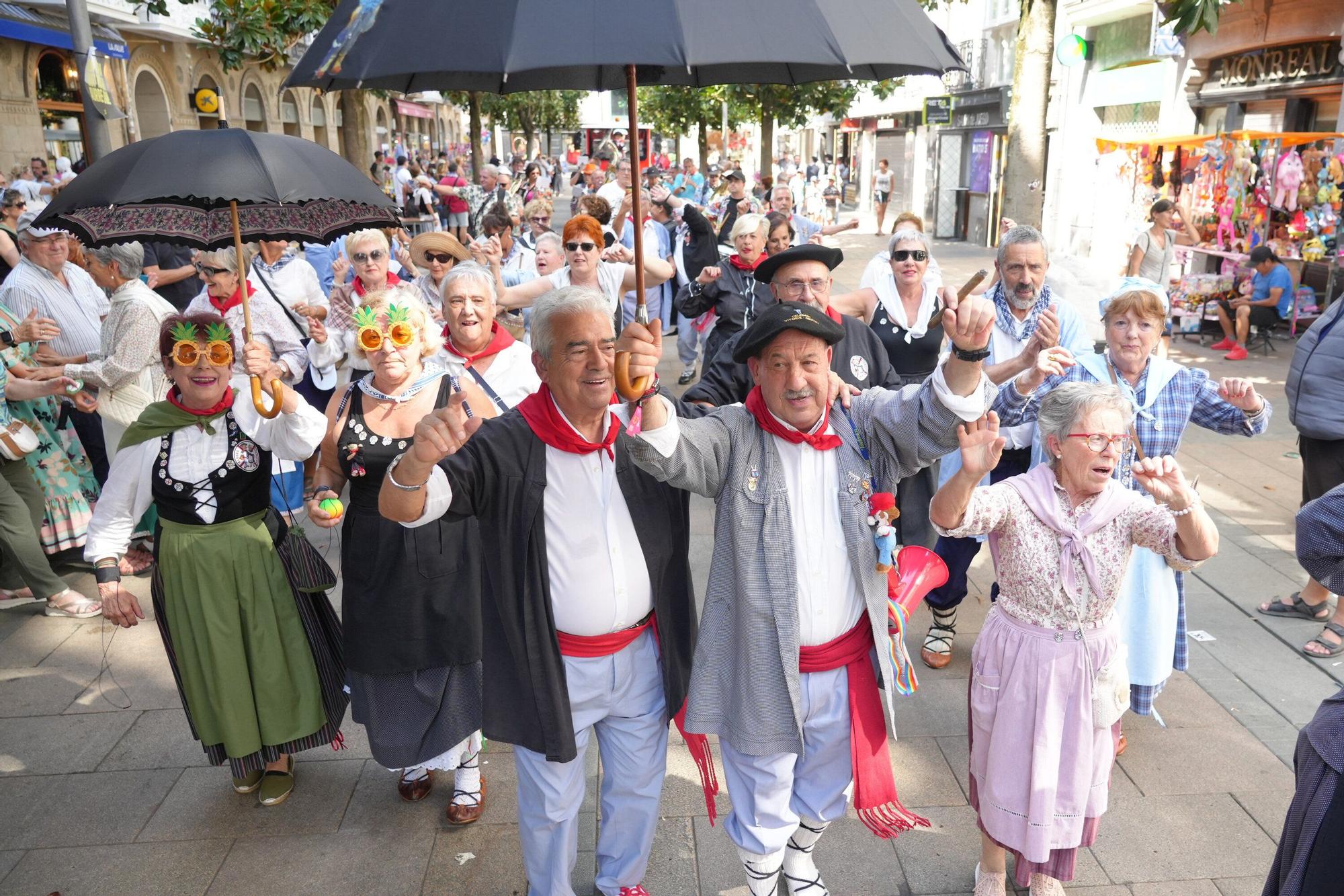 En imágenes: Blusas y neskas veteranos celebran su día grande en La Blanca