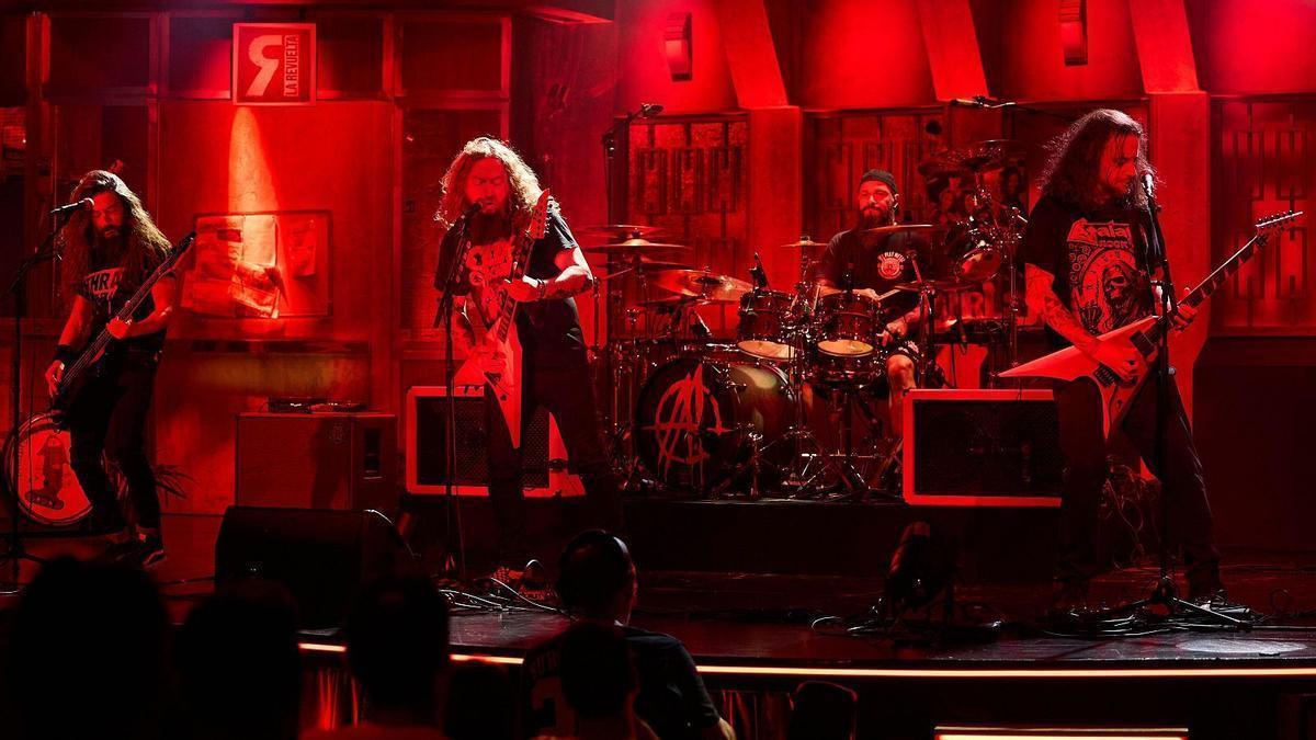 La banda de metal Ángelus Apátrida actúa en La Revuelta