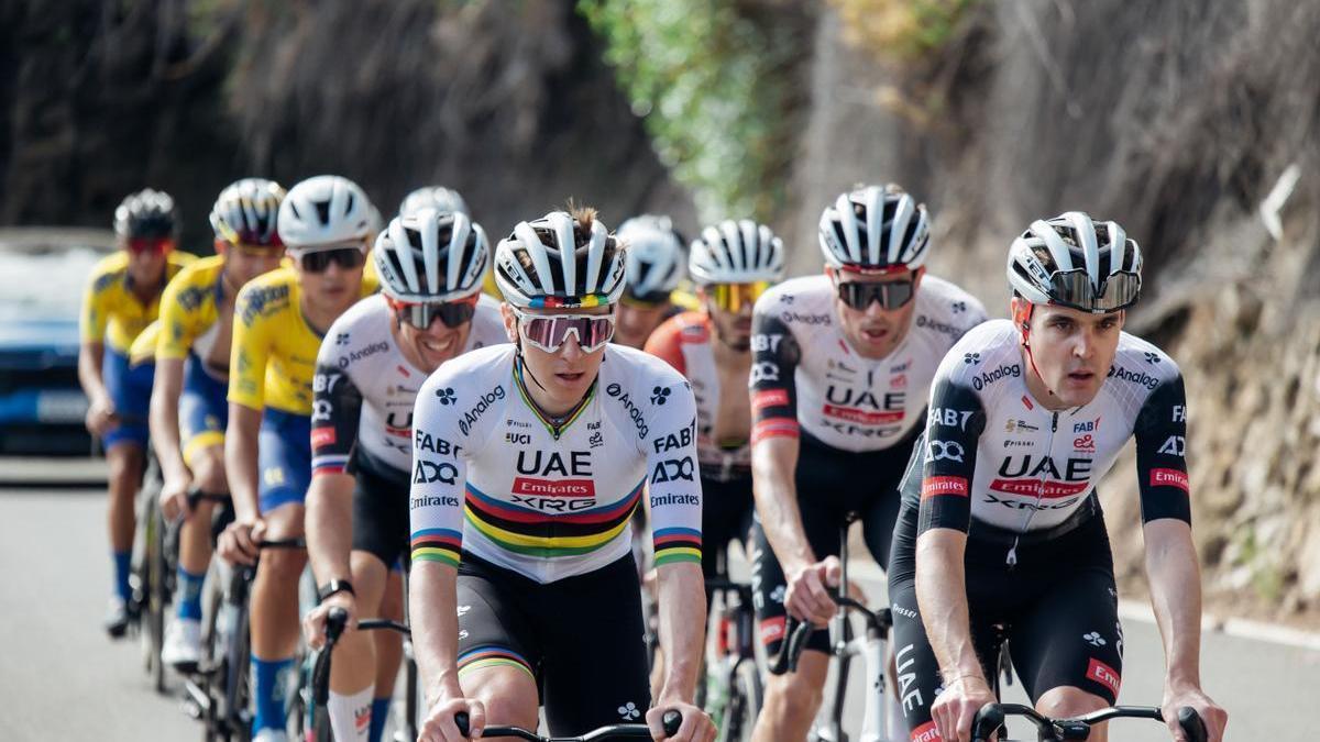 Pogacar rueda en Gran Canaria en unos entrenamientos patrocinados.