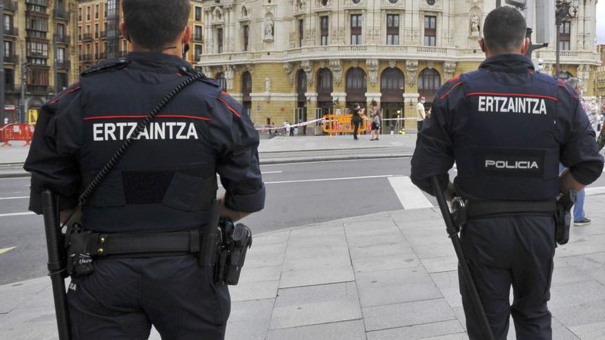 Ratifican penas de hasta diez años para tres jóvenes por arrojar a otro desde una ventana en Bilbao