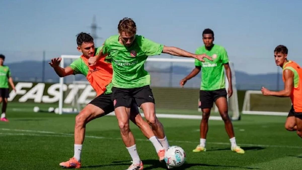 Lance de un entrenamiento del Girona.