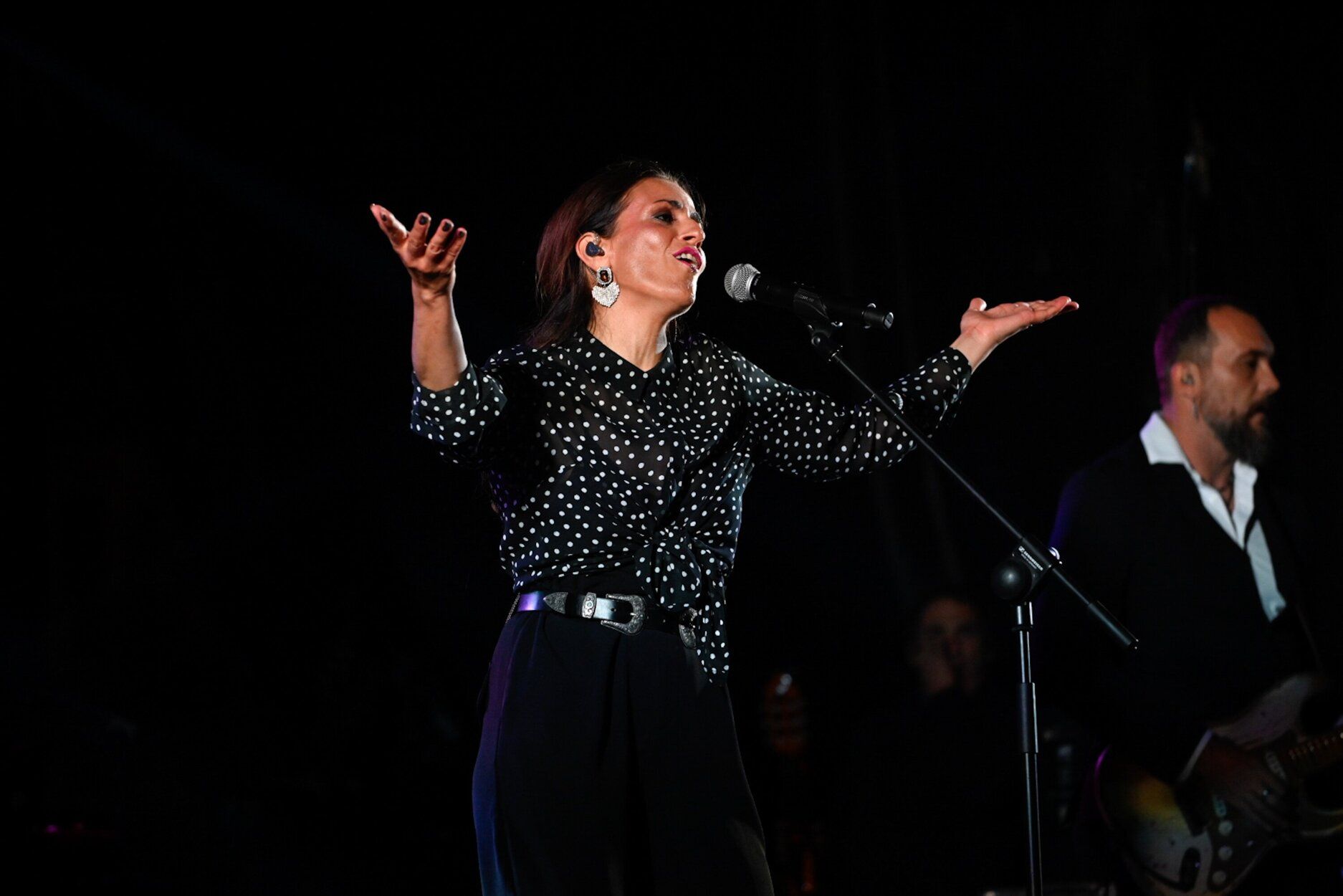 Irun vibra con el concierto de Bebe