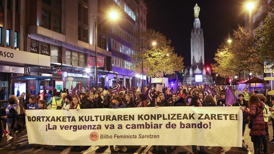 “Si no eres la solución, eres el problema”, denuncian las feministas en las calles de Bilbao