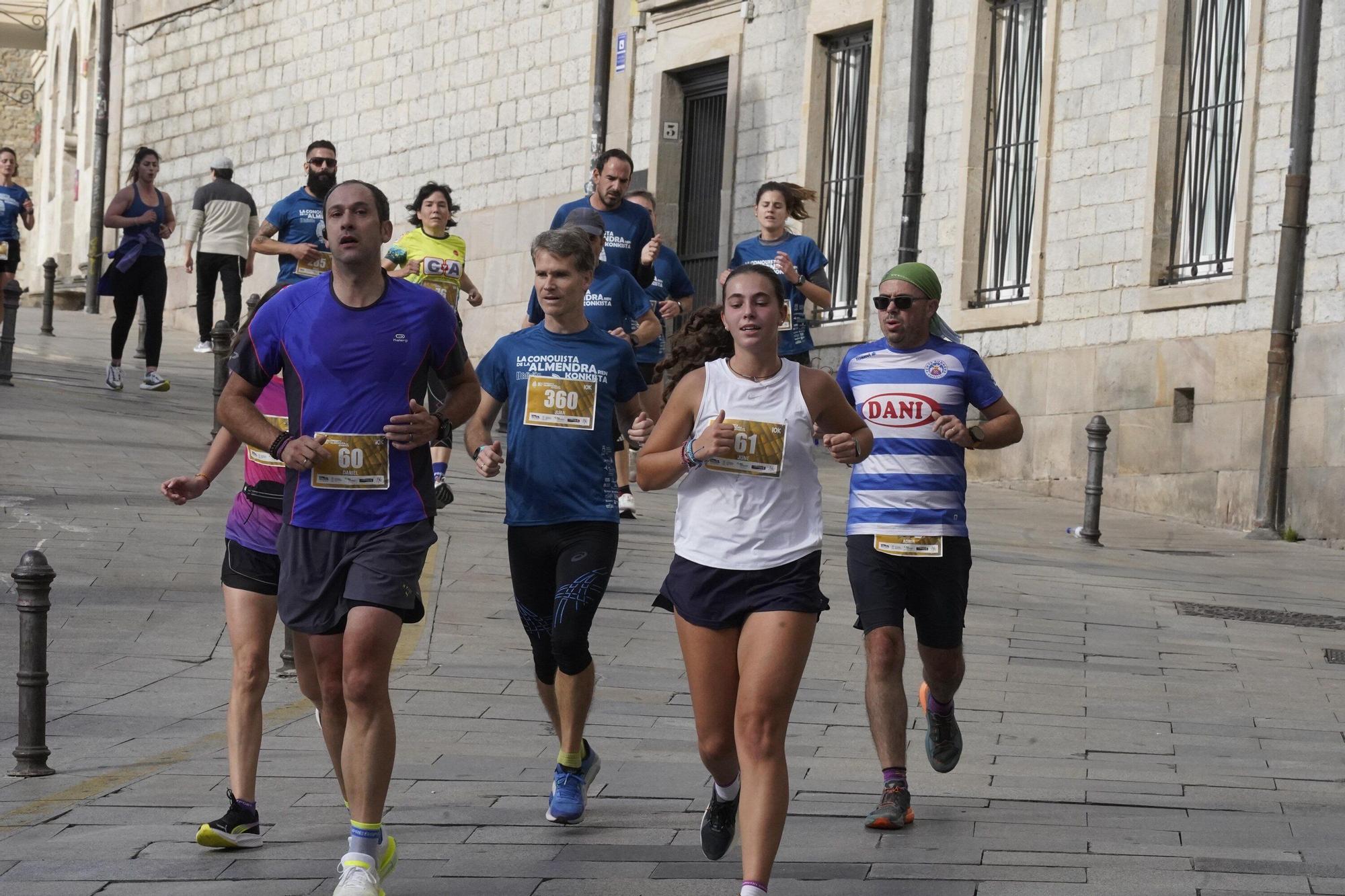 En imágenes: Miles de personas conquistan la Almendra de Gasteiz