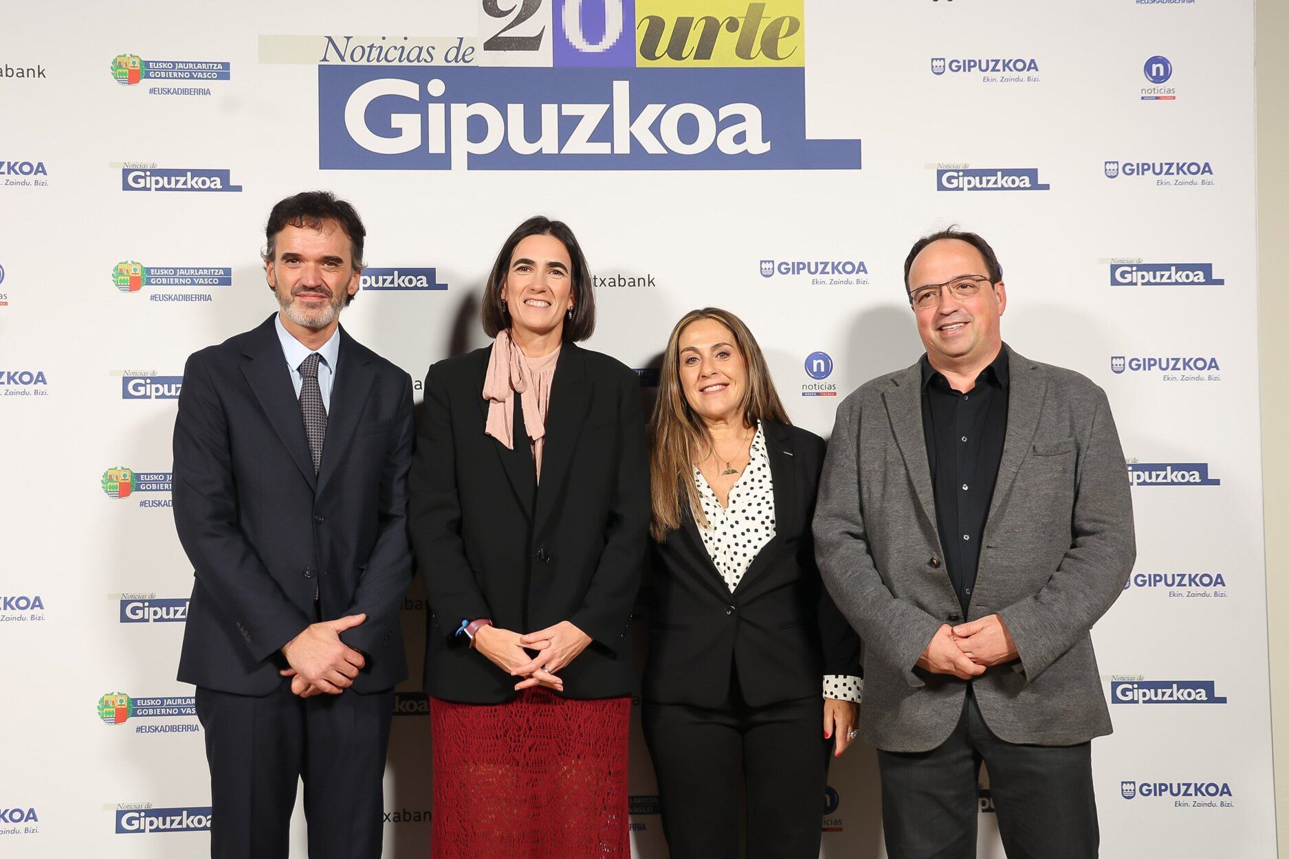 Xabier del Valle e Isabel de Lope con María Penilla (Ziur) e Igor Villarreal (Mubil)