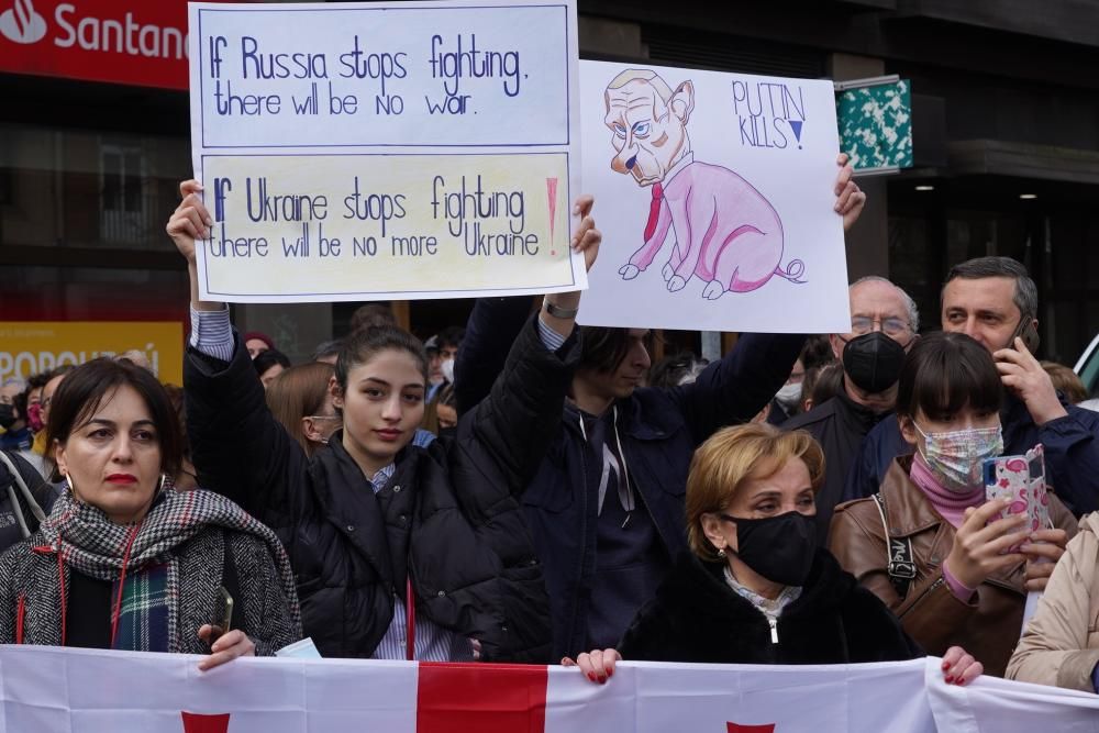 Miles de vascos se manifiestan en contra de la invasión rusa en Ucrania