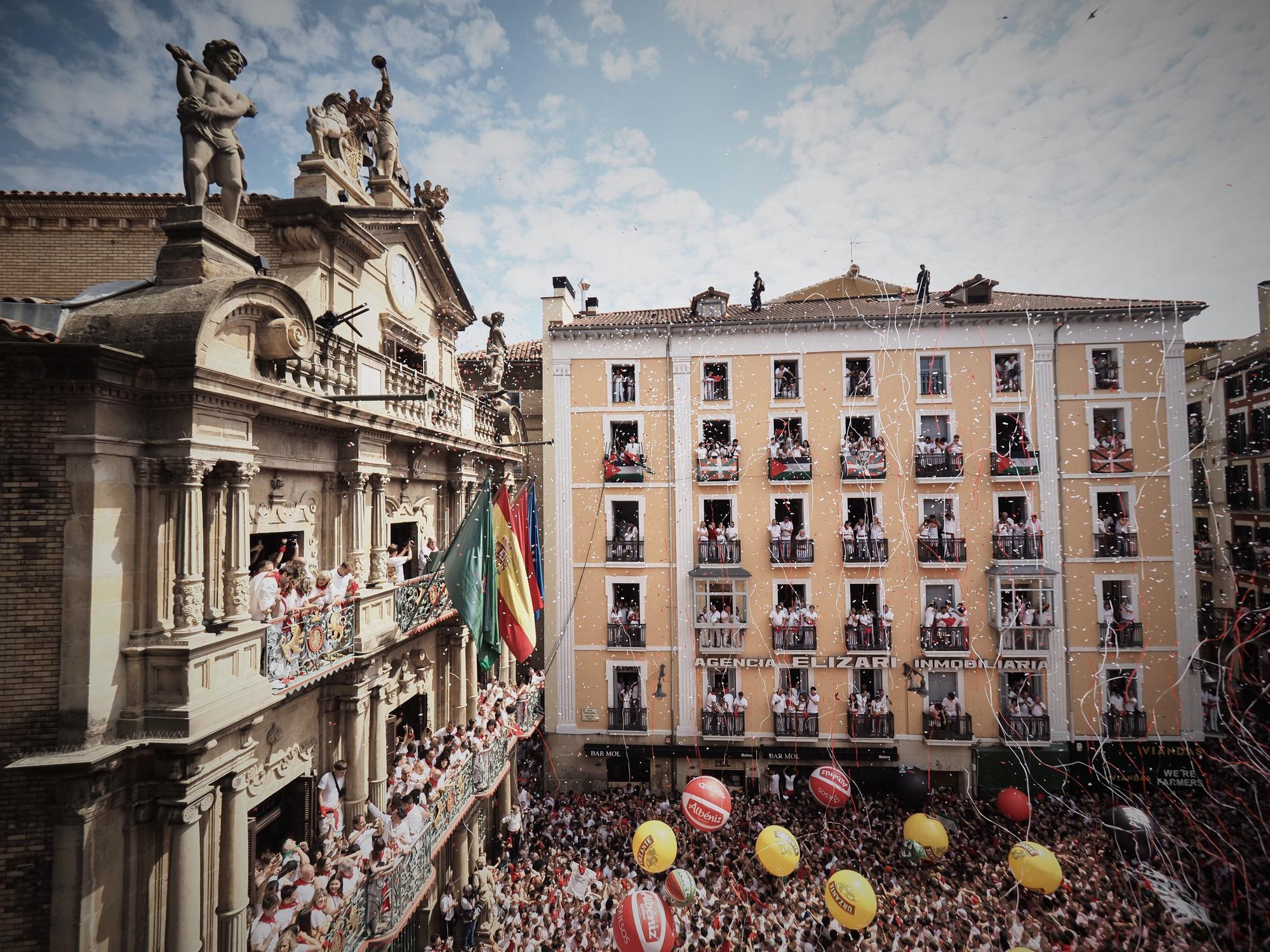 Fotos del  Chupinazo de San Fermín 2025 en Pamplona: ¡La fiesta más internacional se enciende con un grito solidario por Palestina!