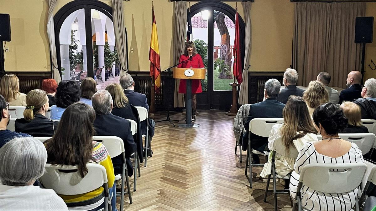 La vicepresidenta Ollo, durante su intervención en el Estadio Español de Santiago de Chile.