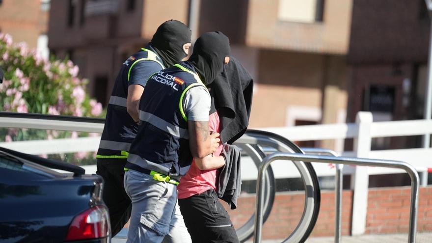 Concentrados en Getxo increpan a policías y ertzainas en el registro de un detenido por supuesta relación con Hezbolá