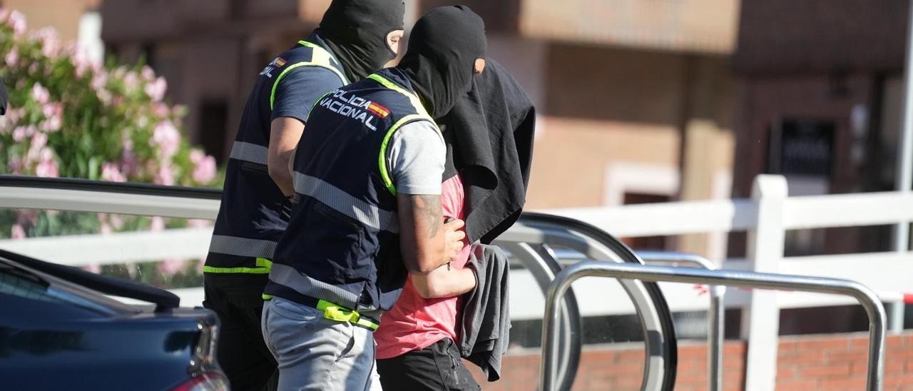 En imágenes: detienen a dos hombres en Bizkaia por su presunto vínculo con Hezbolá