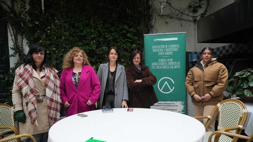 Arte local y comercio de cercanía vuelven a unirse en la calle Gorbea
