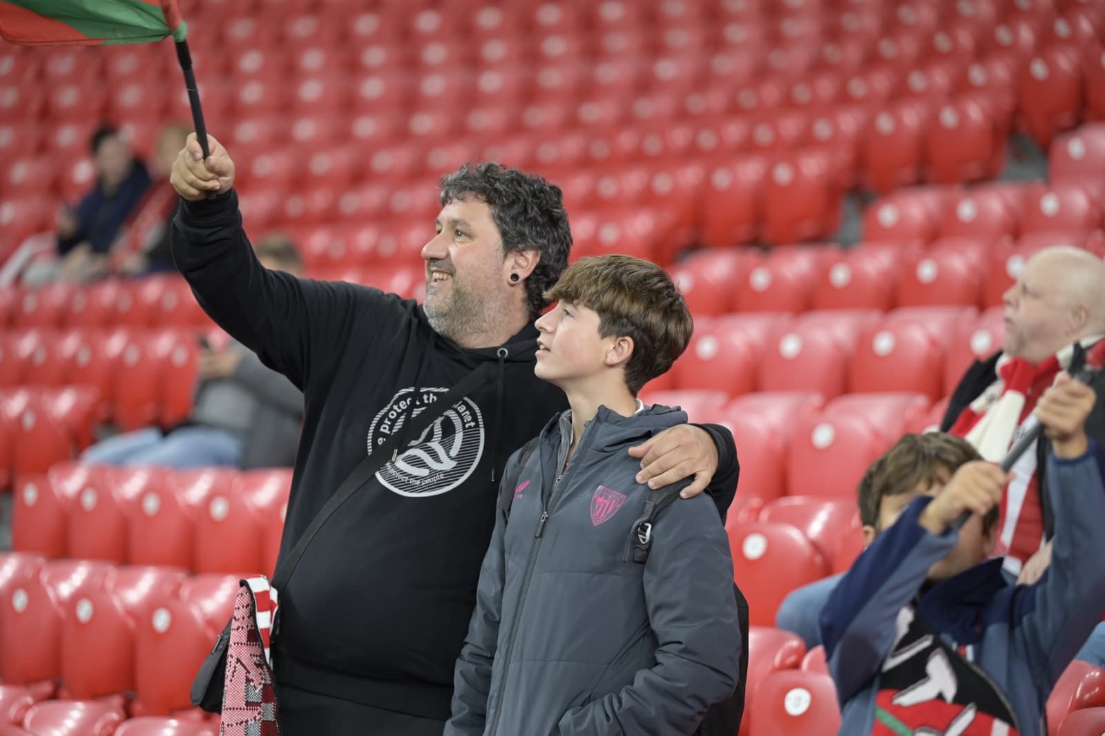 En imágenes: ¿Has asistido al Athletic-PSG en San Mamés? Búscate